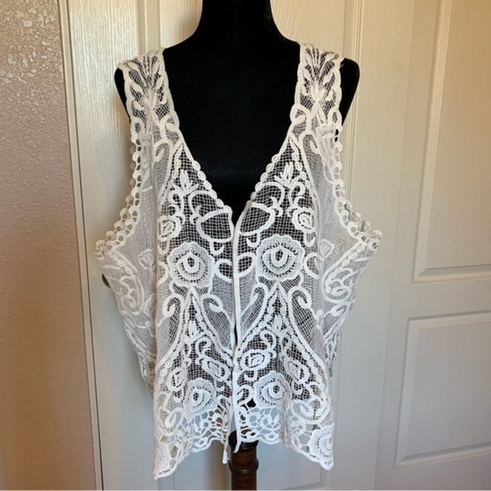 Soft White Cottagecore Open Weave Embroidery Crochet Lace‎ Vest
